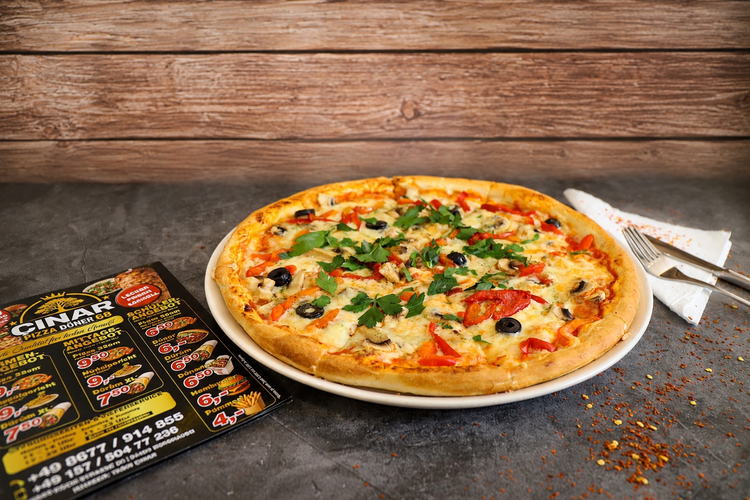 Pizza neben der Speisekarte von Çinar Pizza Döner 68